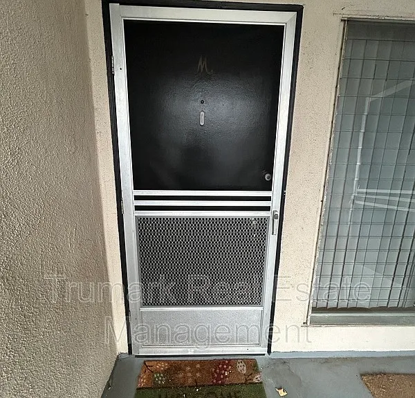 337 E Tujunga Ave #M — Photo 2