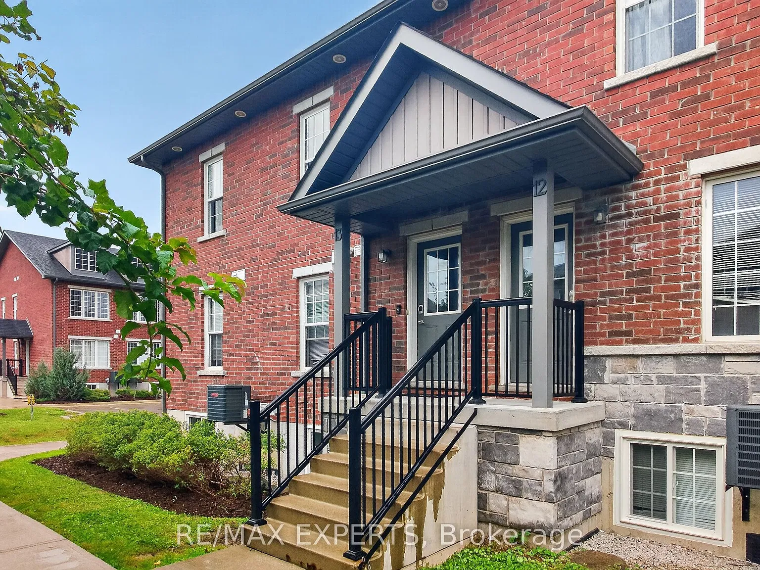4 bed, $2,850 — Photo 1