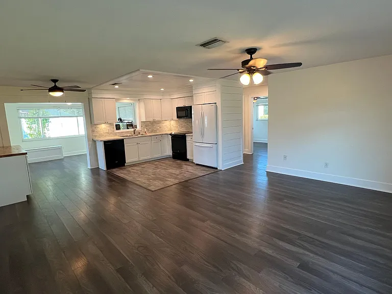1542 Andover Dr — Photo 16