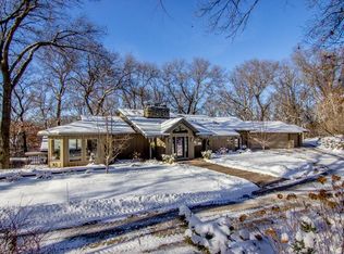 6 Falcon Ln, North Oaks, MN 55127