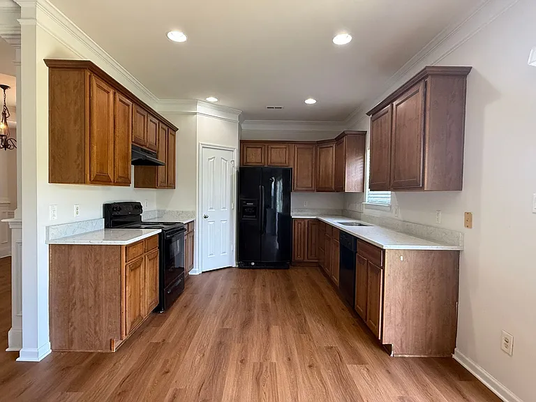 3700 Herkimer Dr — Photo 10