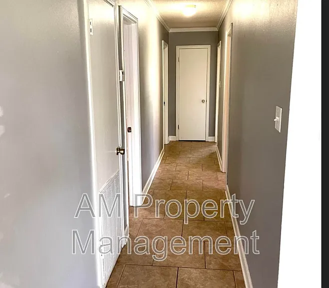 128 Longfellow Dr — Photo 4