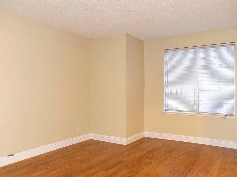 2297 Sutter St — Photo 3