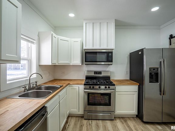 5th image of 303 Washington St