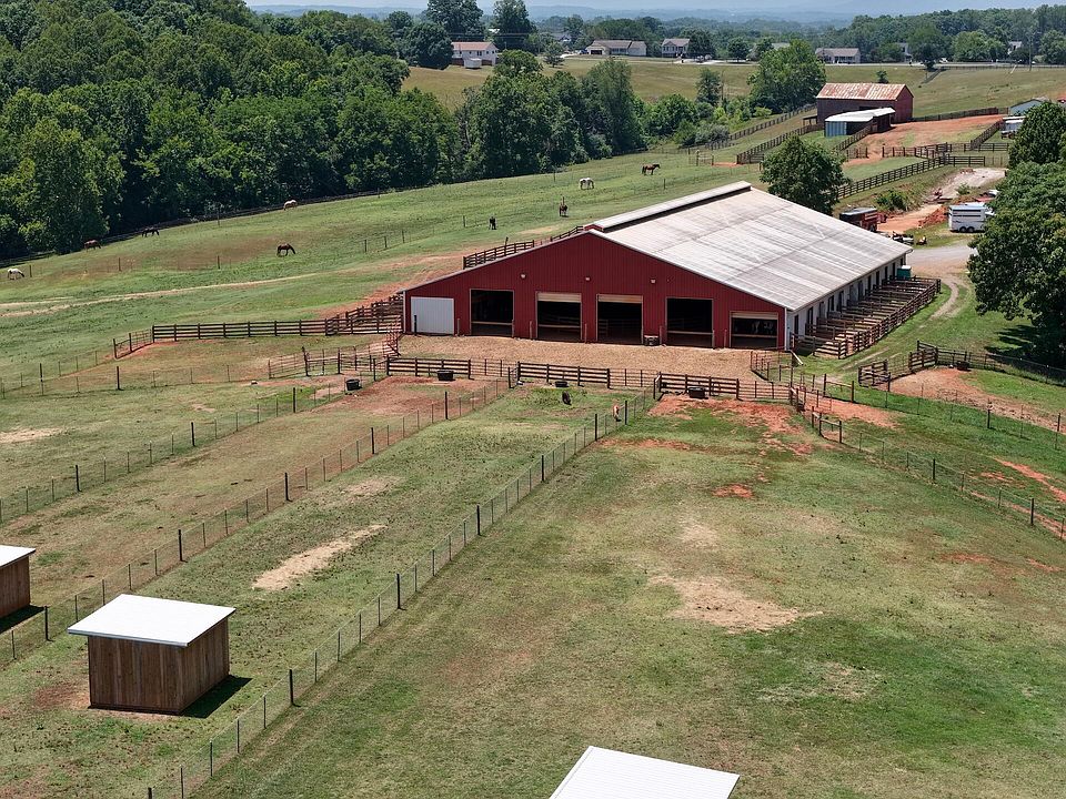 1st image of 2754 Horseshoe Bend Rd