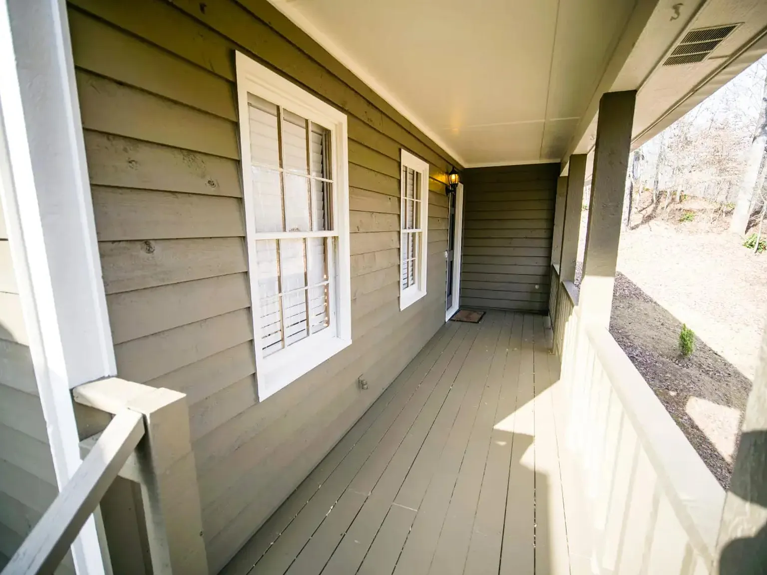 221 Lake Cir — Photo 2