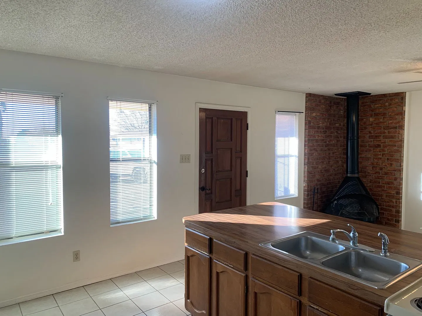 2604 Miguel Pl — Photo 3
