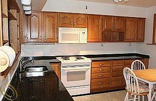 3rd image of 30492 Hiveley St