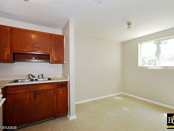 3rd image of 315-319 N Edgelawn Dr