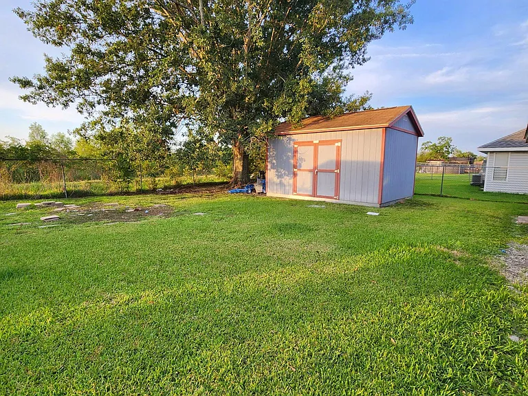 1812 Lee Dr — Photo 2