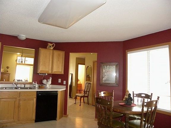 Large kitchen with plenty of cabinets and counter space, w/bay window