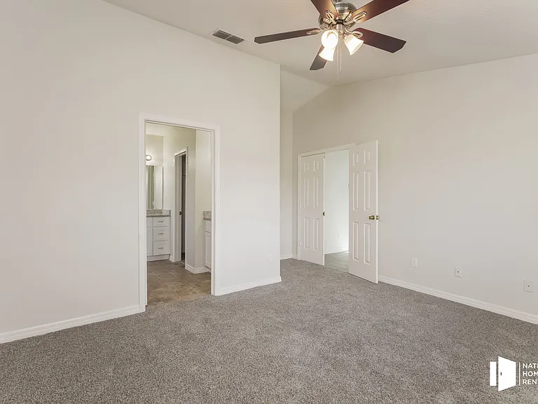1081 Gary Dr — Photo 9
