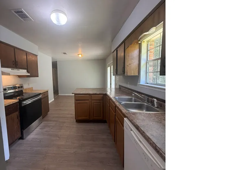 5701 Scotland Rd — Photo 9