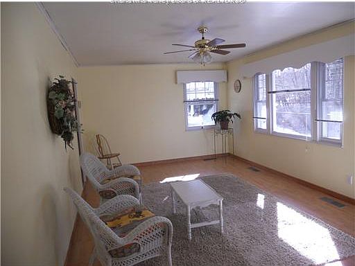 2nd image of 1520 Valley Dr
