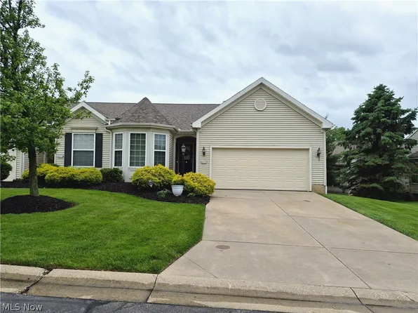 1077 Cookhill Cir, Akron, OH 44312