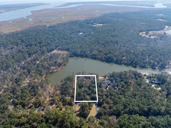 160 Harris Ln, Saint Simons Island, GA 31522