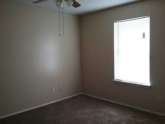 4th image of 2215 Quarry Dr