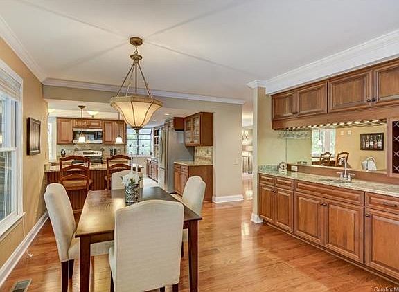 4th image of 5207 Woodlake Dr
