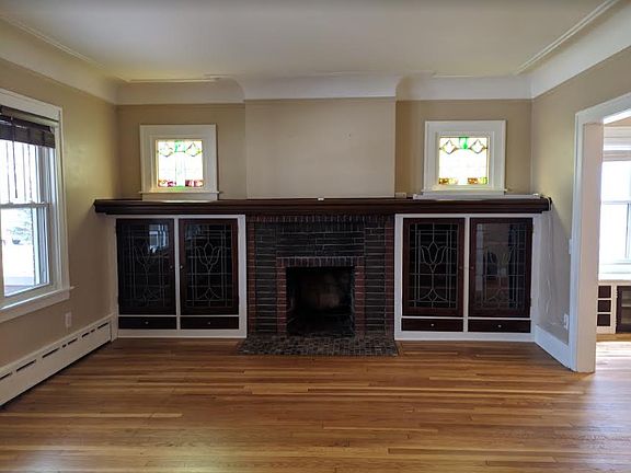 2nd image of 851 Saint Clair St Unit 1
