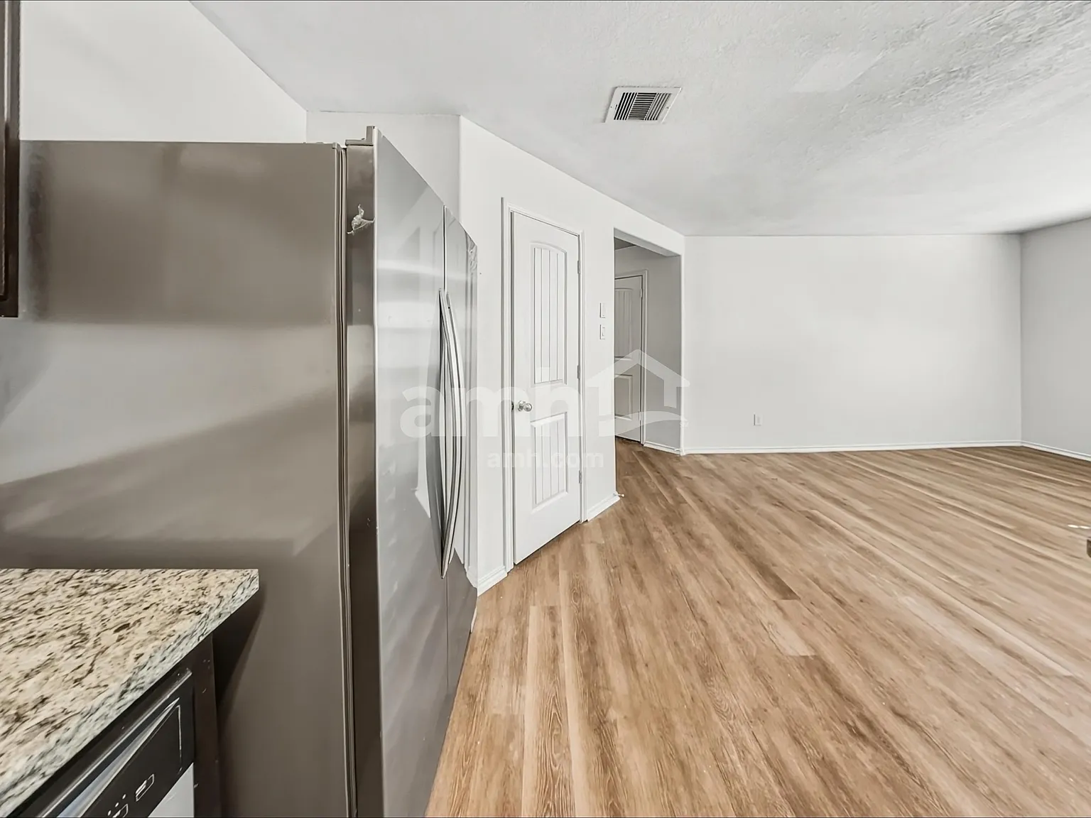 4 bed, 2.0 bath, 2046 sqft, $2,095 — Photo 4