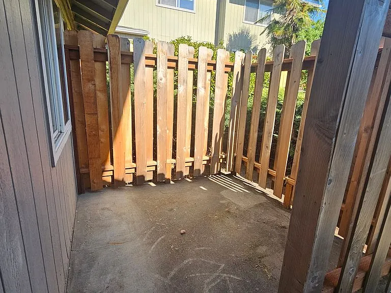 1822 NE Fairview Ave — Photo 3