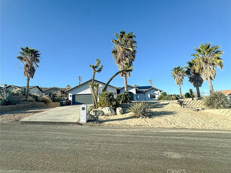 7525 Whitney Ave — Photo 3