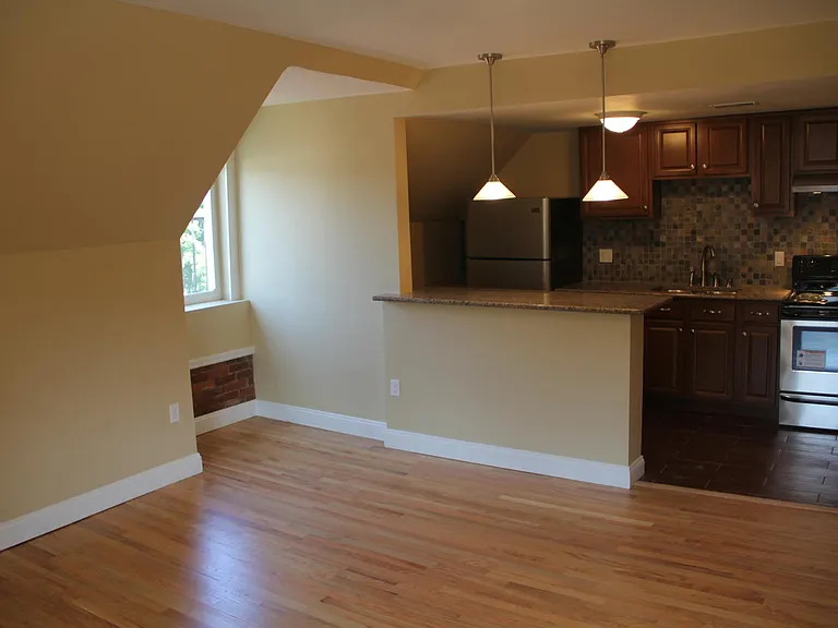 5825 Bartlett St #3F — Photo 8