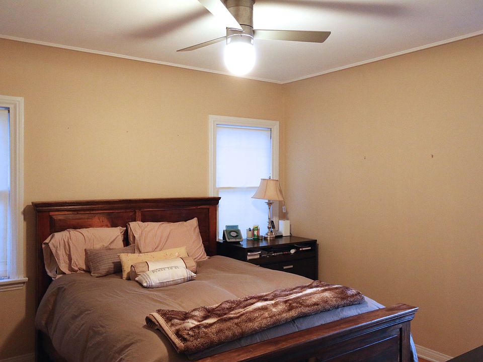 2nd image of 1255 Carmona Ave