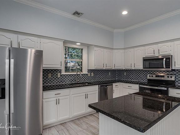 4th image of 1007 Fairview St