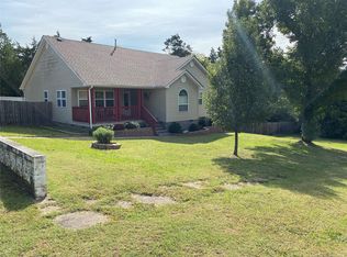 512 N 9th St, Henryetta, OK 74437