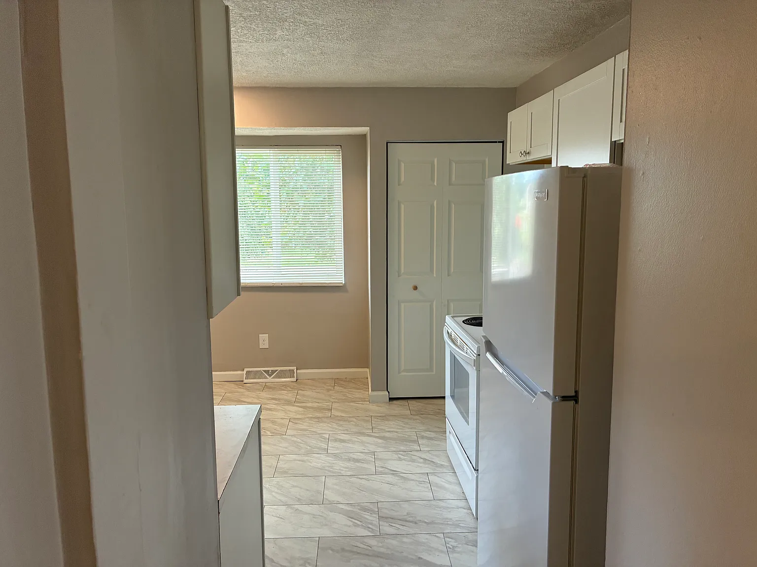 3 bed, 922 sqft, $1,600 — Photo 4