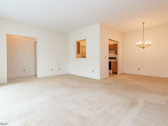 4th image of 7183 Village Dr