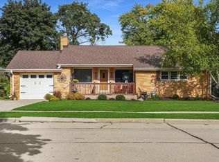 315 Merrie Ln, Racine, WI 53405