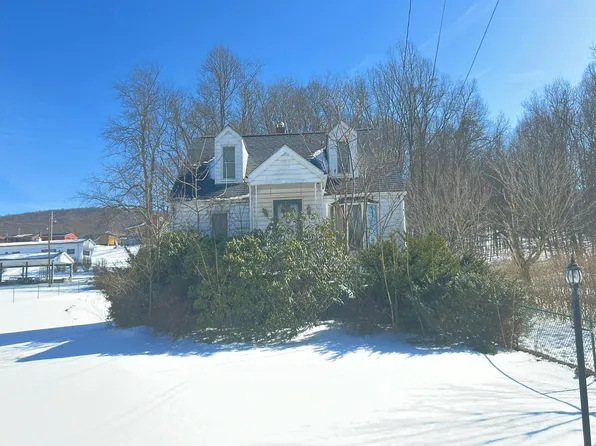 228 Hopwood Coolspring Rd, Hopwood, PA 15445