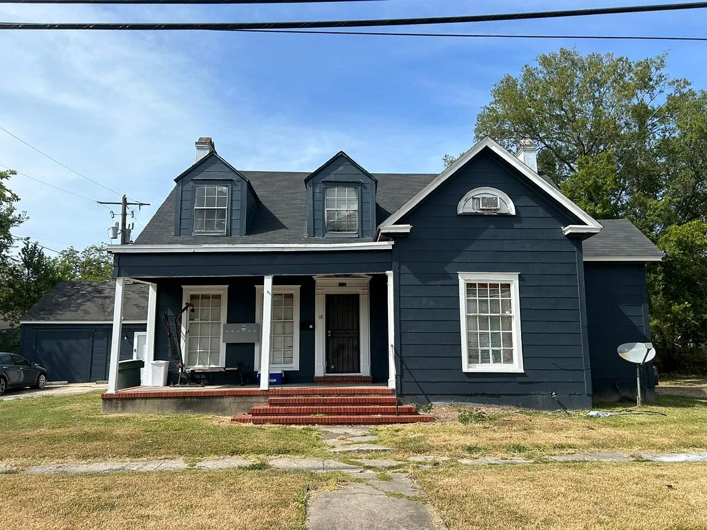 1142 Lyle St — Photo 1