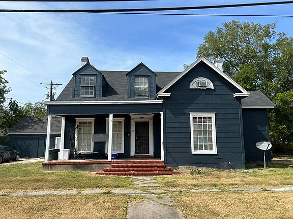 2nd image of 1142 Lyle St #5