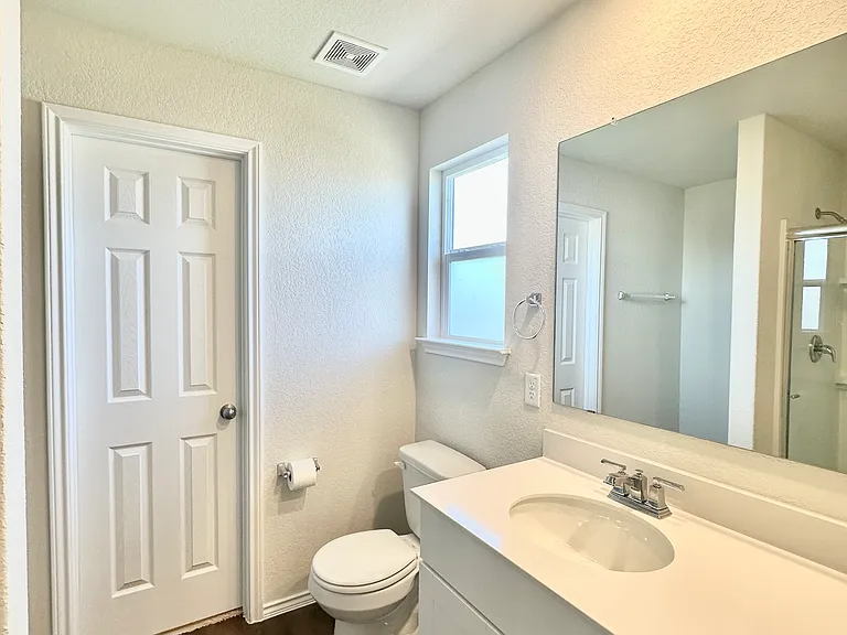 10235 Crossbuck — Photo 26