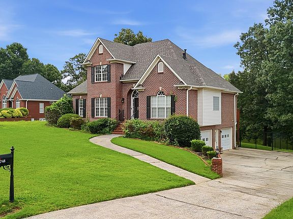 3rd image of 2748 Oakleaf Cir