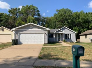 916 W Eads St, Urbana, IL 61801