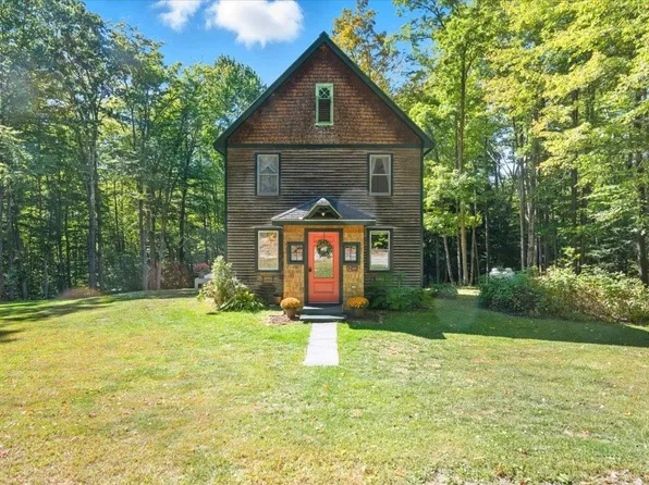 102 Blackberry Hill Road, Hinesburg, VT 05461