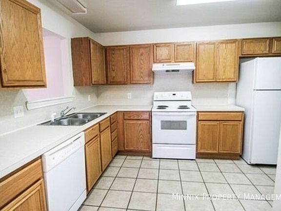 4th image of 906 N Bangor Ave #A