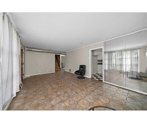 2nd image of 327 Osage St