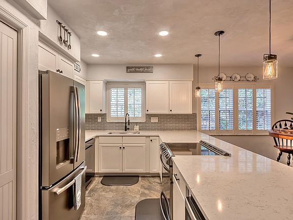 3rd image of 117 N Garfield Ave #110