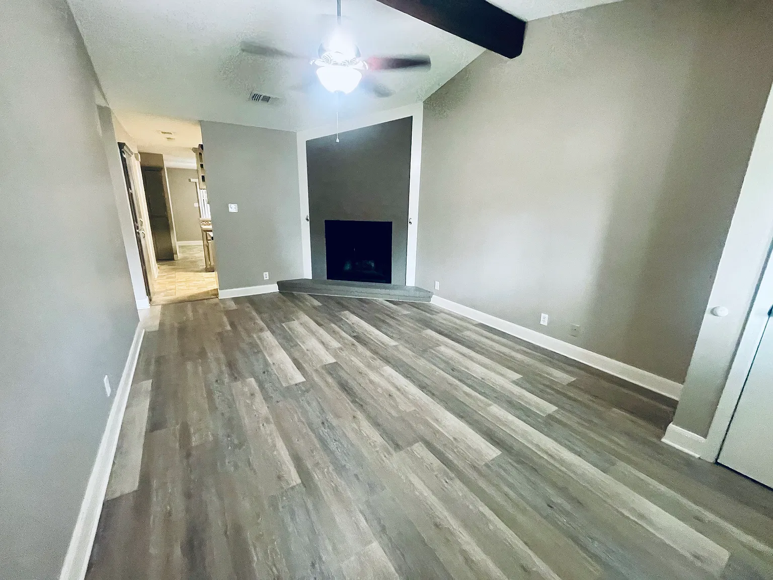 2 bed, 1056 sqft, $1,350 — Photo 2