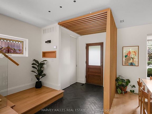 4th image of 497 Palmerston Blvd