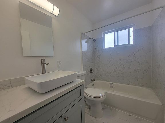 4th image of 1053 W Hamilton Ave