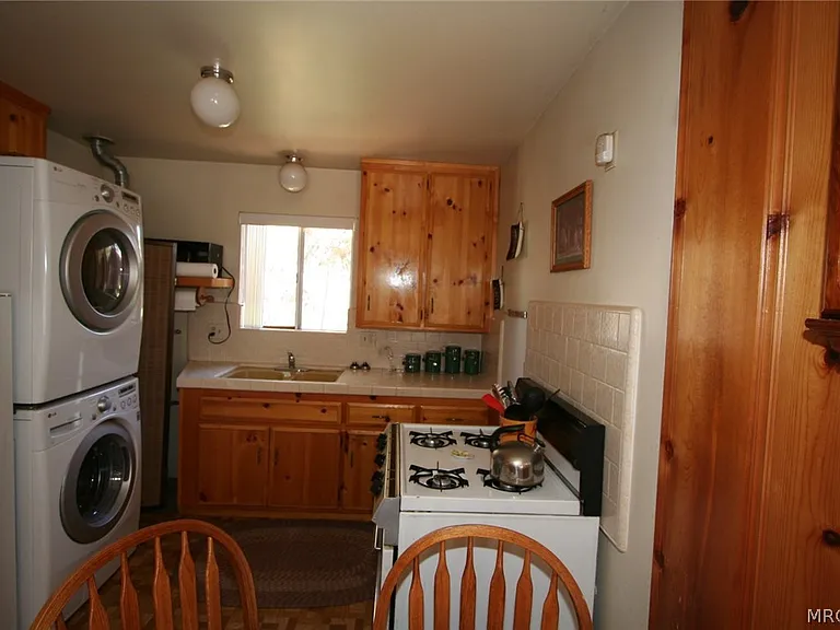 457 Cedar Ln — Photo 6