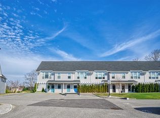 401 Breton Way #401, Glen Cove, NY 11542