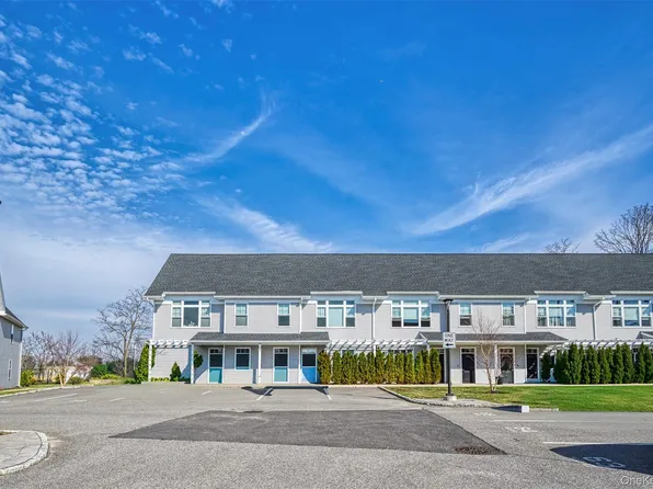 401 Breton Way #401, Glen Cove, NY 11542