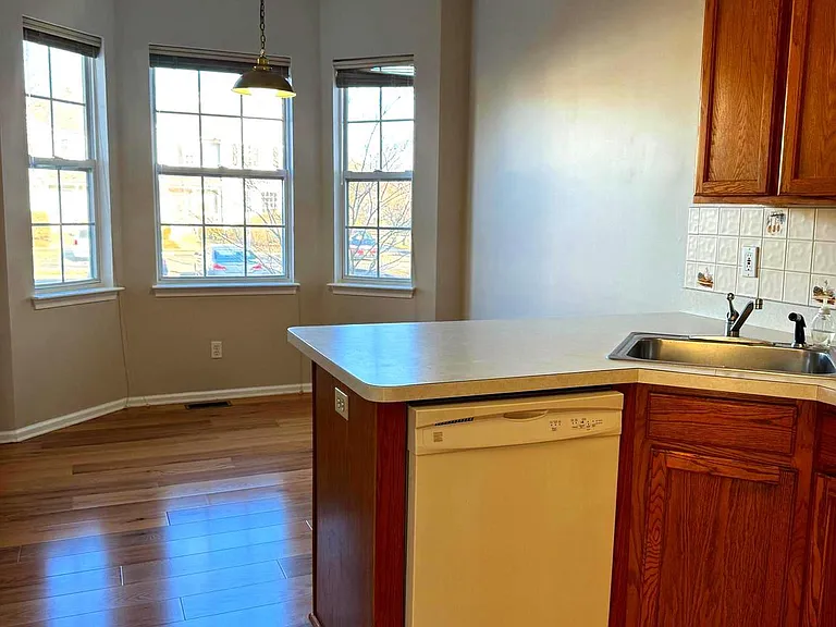 30 Amesbury Ct — Photo 6
